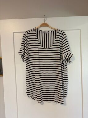 Green Envelope Black & White Striped Scoop Ruffle Sleeve Top